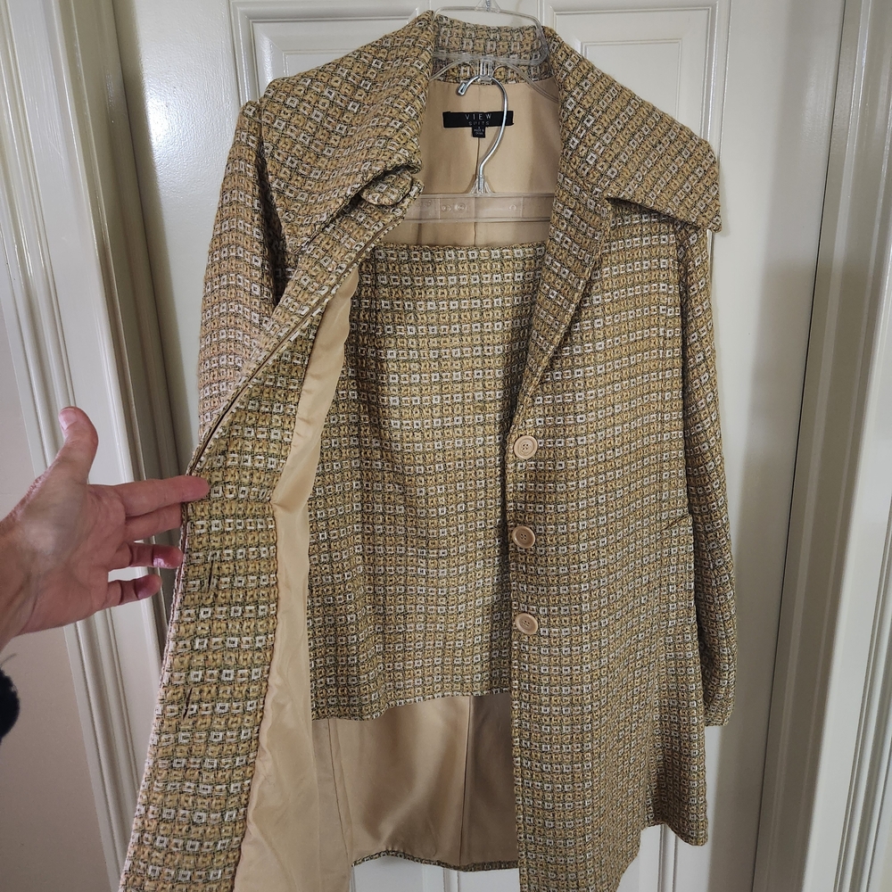 Vintage Beige Patterned Women's Jacket and Skirt by View.